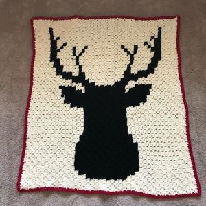 Crochet deer head blanket